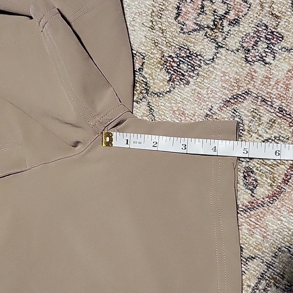 The North Face Tan Women's Polyester Elastane Zip Front 5 Pocket Shorts - Size 6 - Picture 7 of 11